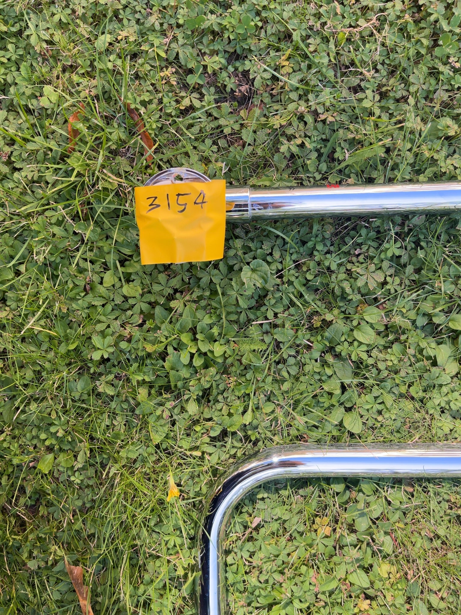 Handdukstork av märket LVI i kromat stål. 55W och IP44.