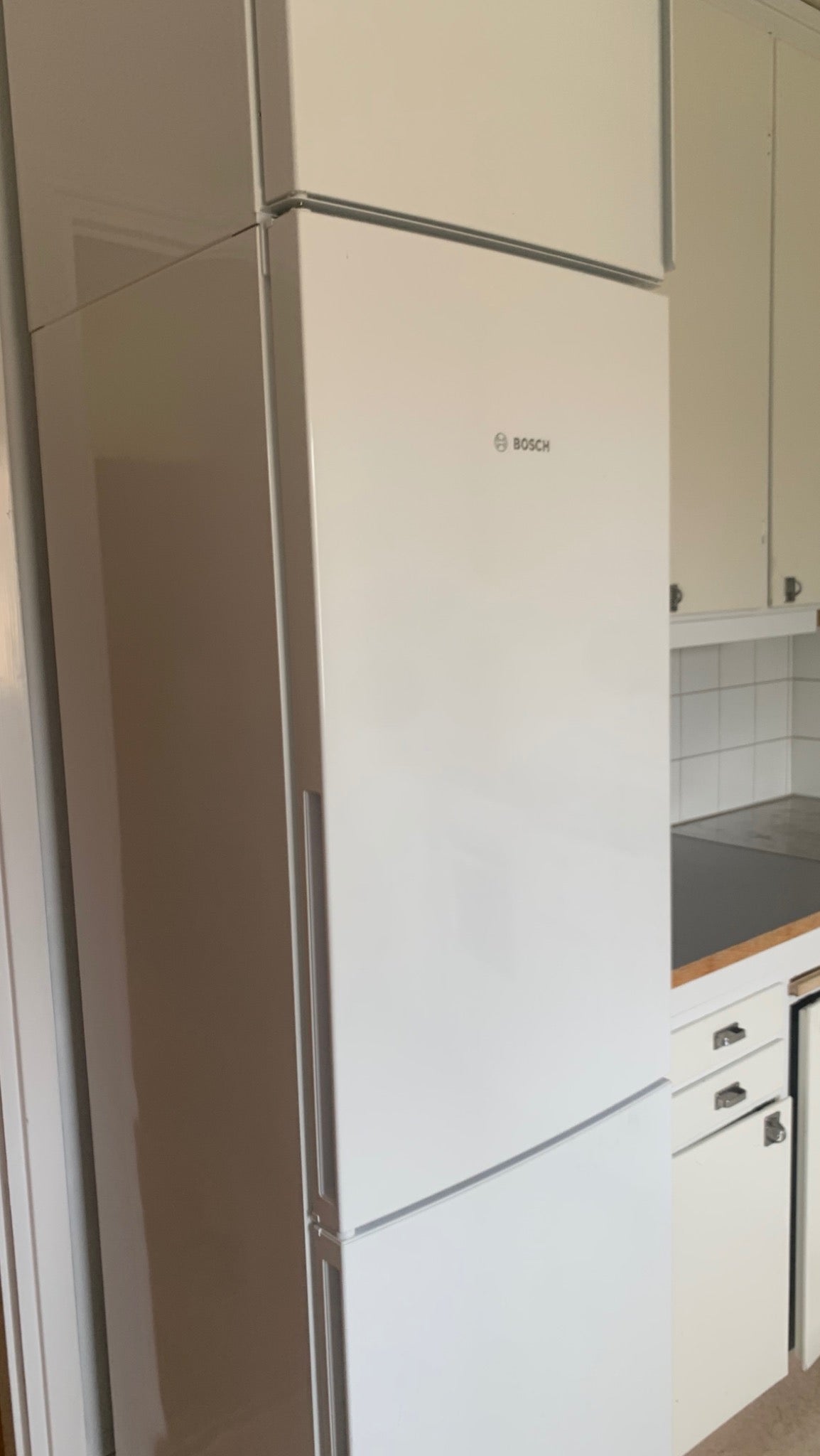 Bosch kombiskåp vit. Fint skick.