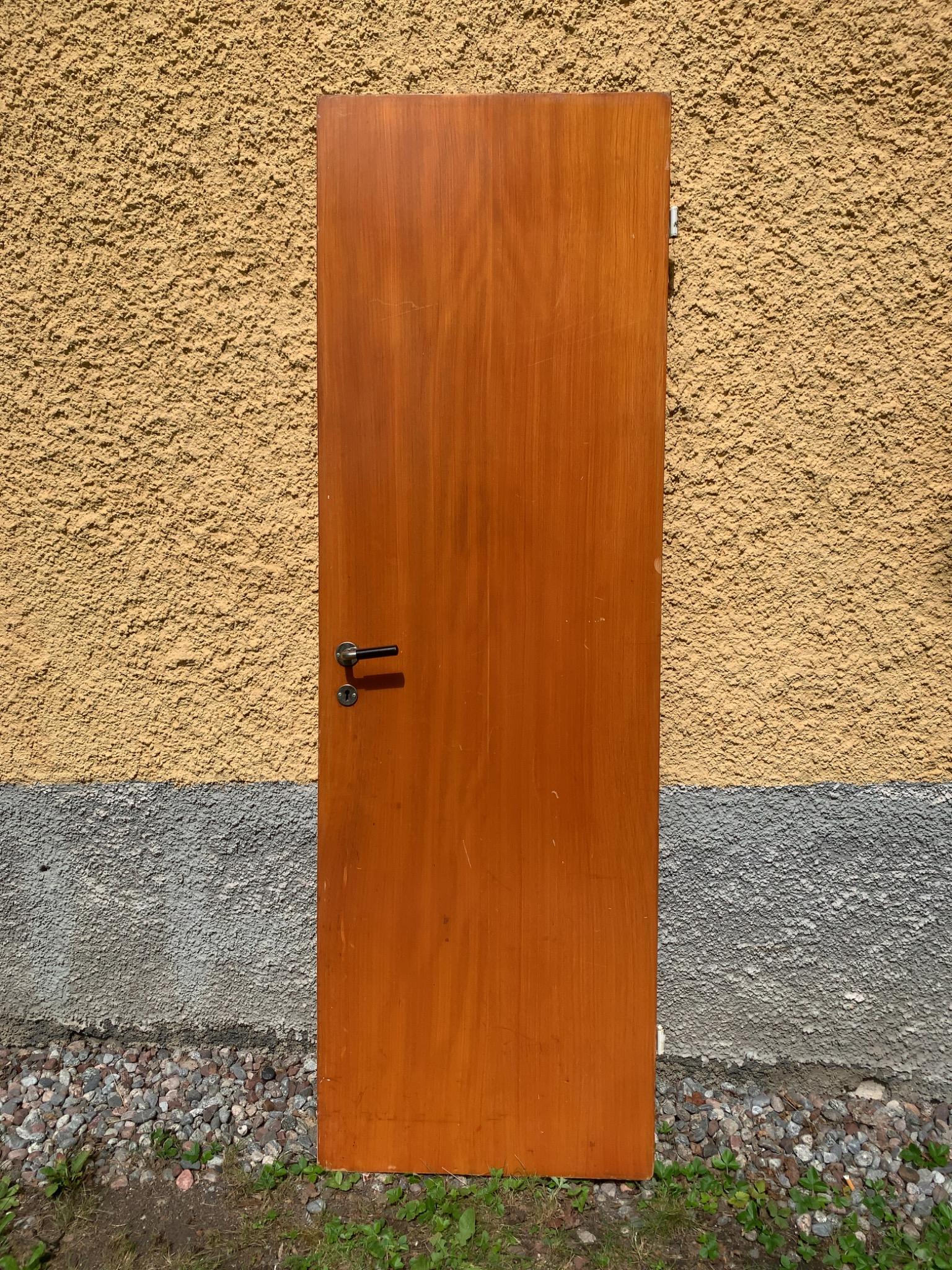 Låskista ingår. Handtag köpes separat. Funktionsdugligt skick. Repor kan förekomma.