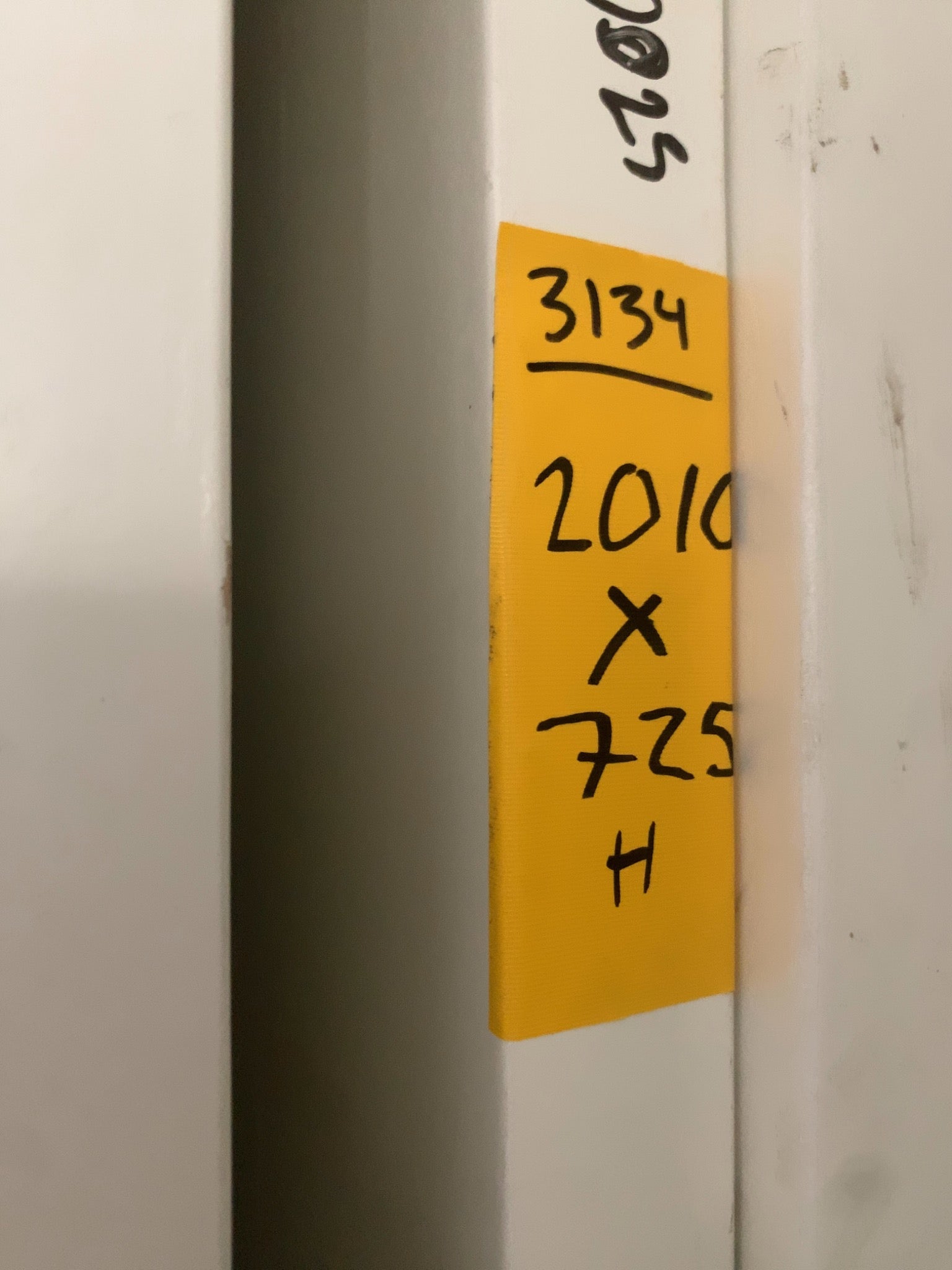 3134. Målad dörr med rak kant