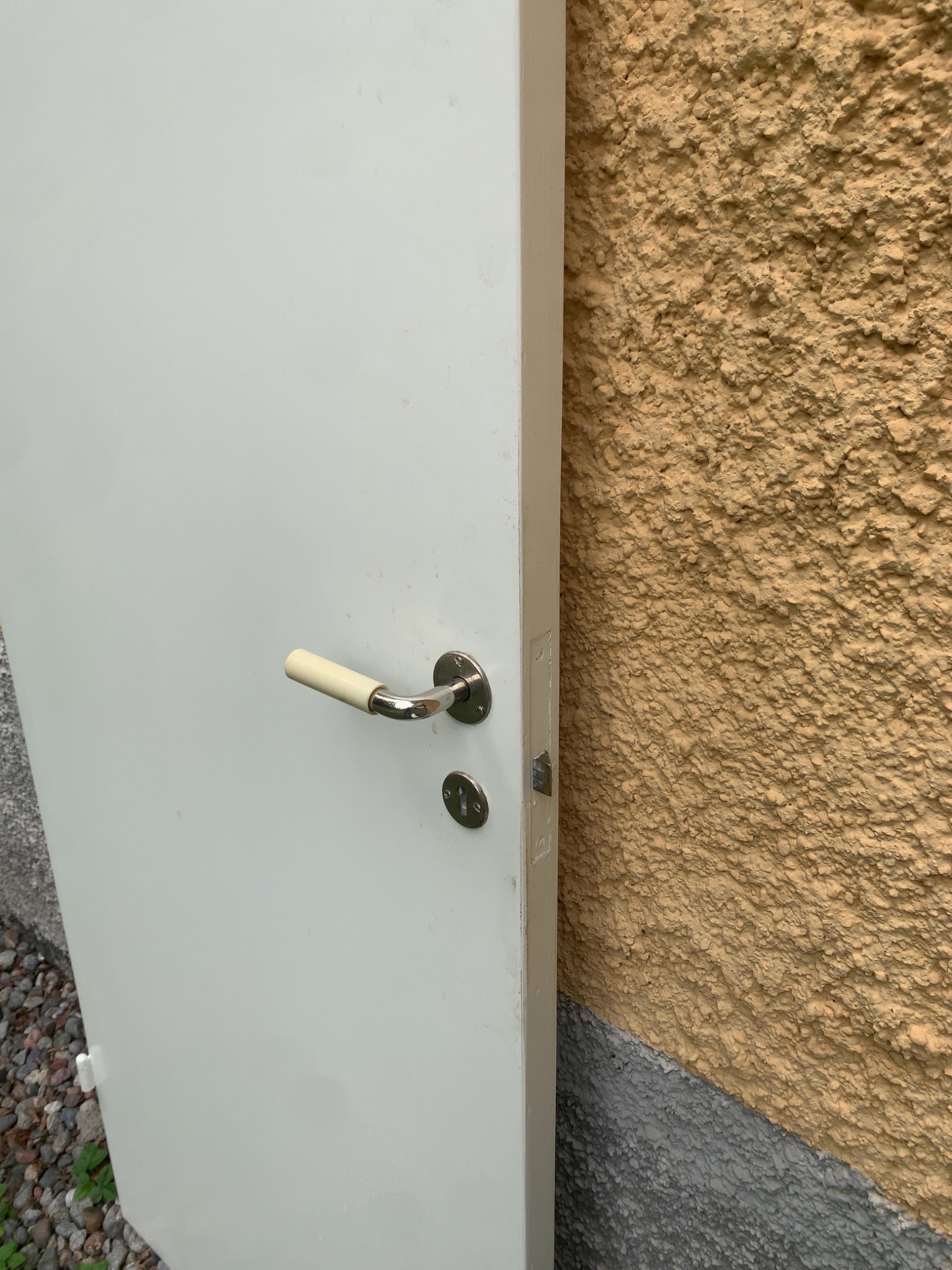 3134. Målad dörr med rak kant