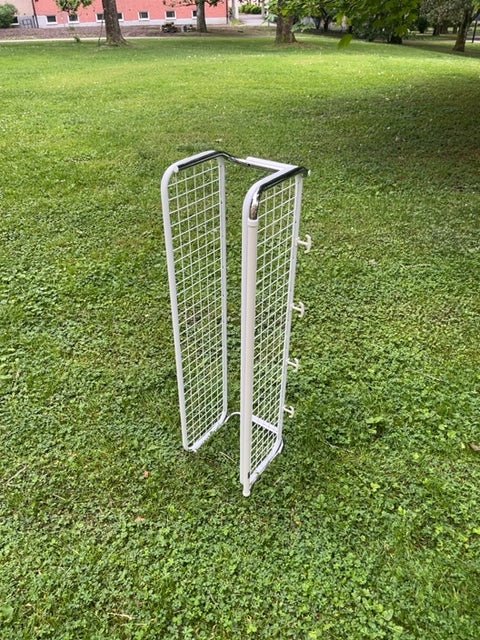 Hatthyllan Classic från Essem design. Ritad av Gunnar Bolin i slutet av 50-talet.