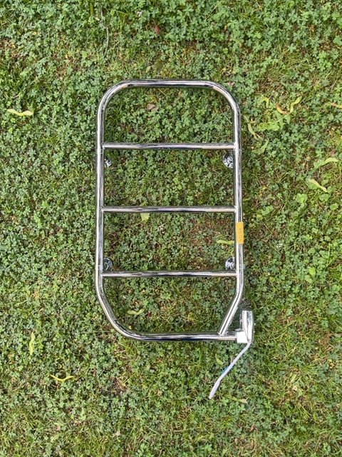 Handdukstork av märket Lvl i kromat stål. 70w och IP44.