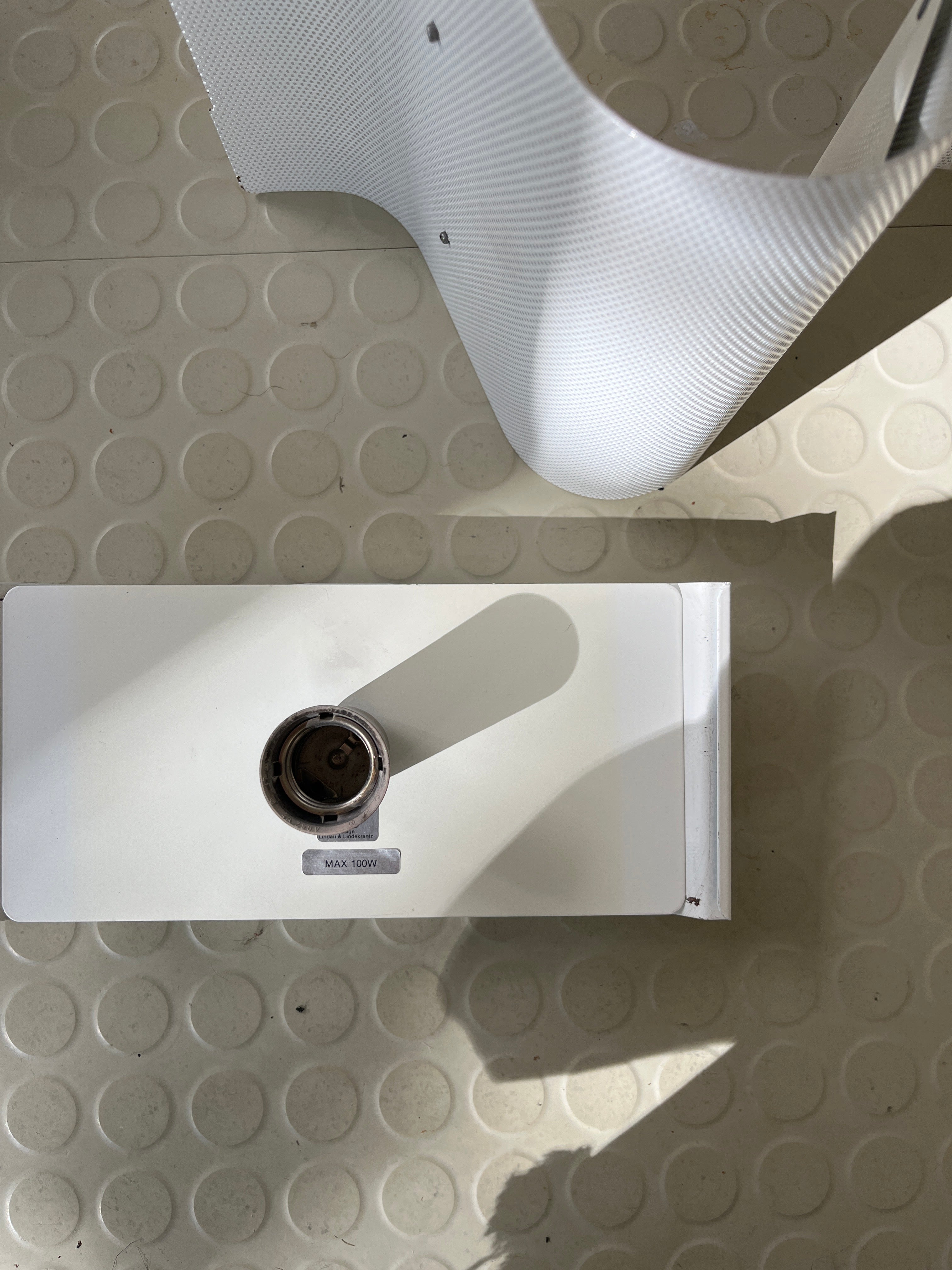 Vägglampa från Zero , design Lindau & Linderkrantz I lager.Produkterna kan postas.