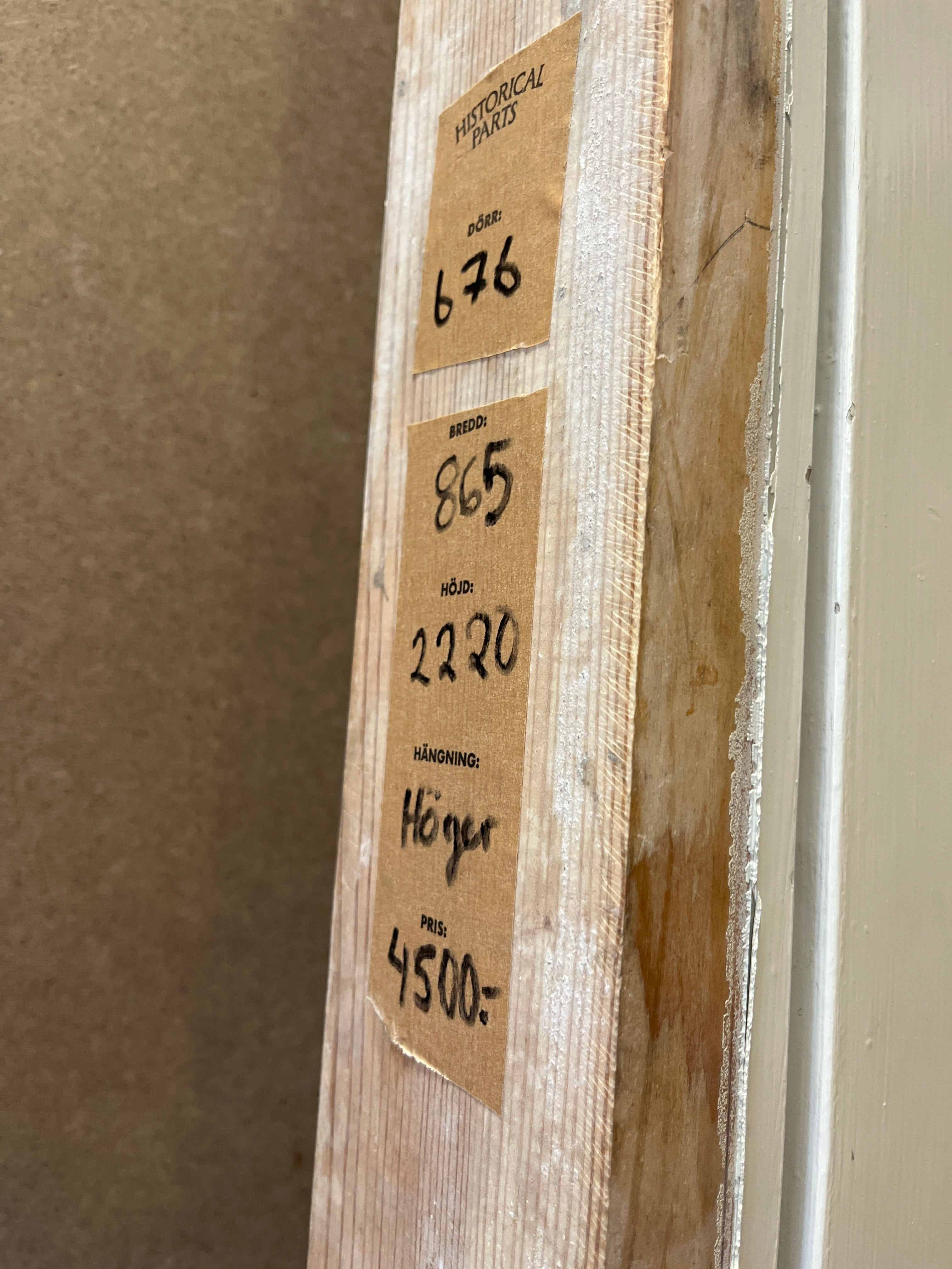 676. Dörr med glas och karm