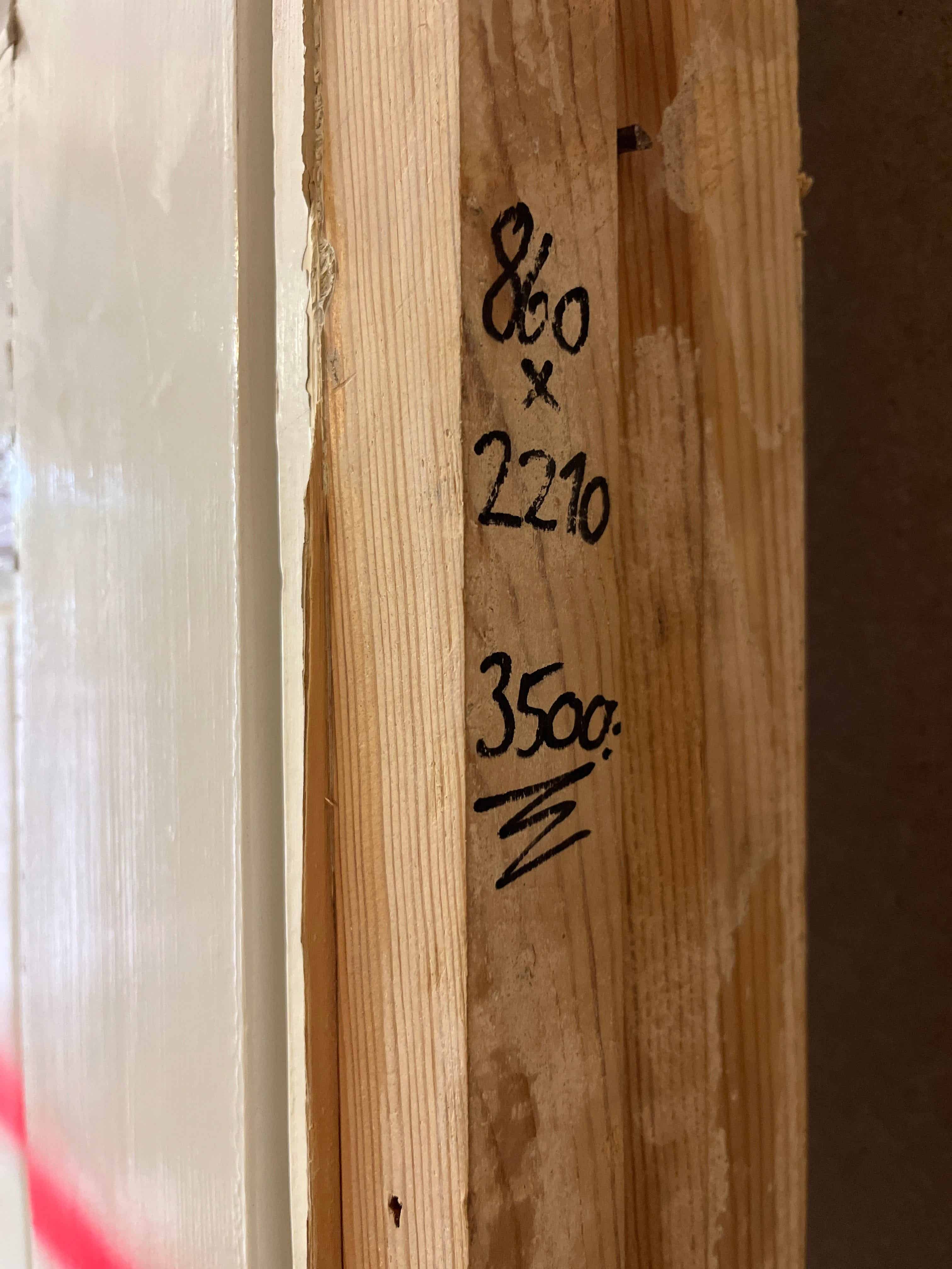 677. Spegeldörr med karm