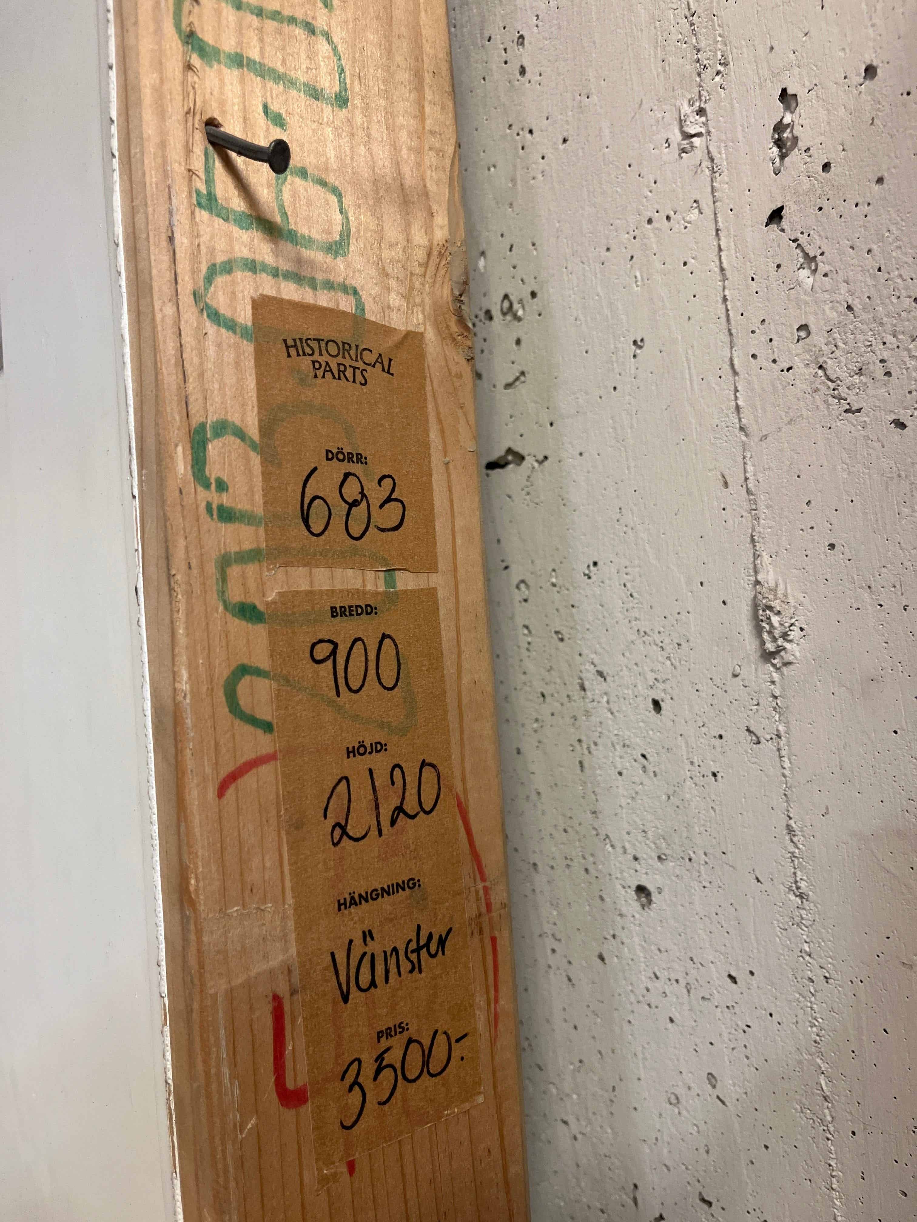 683. Dörr med karm