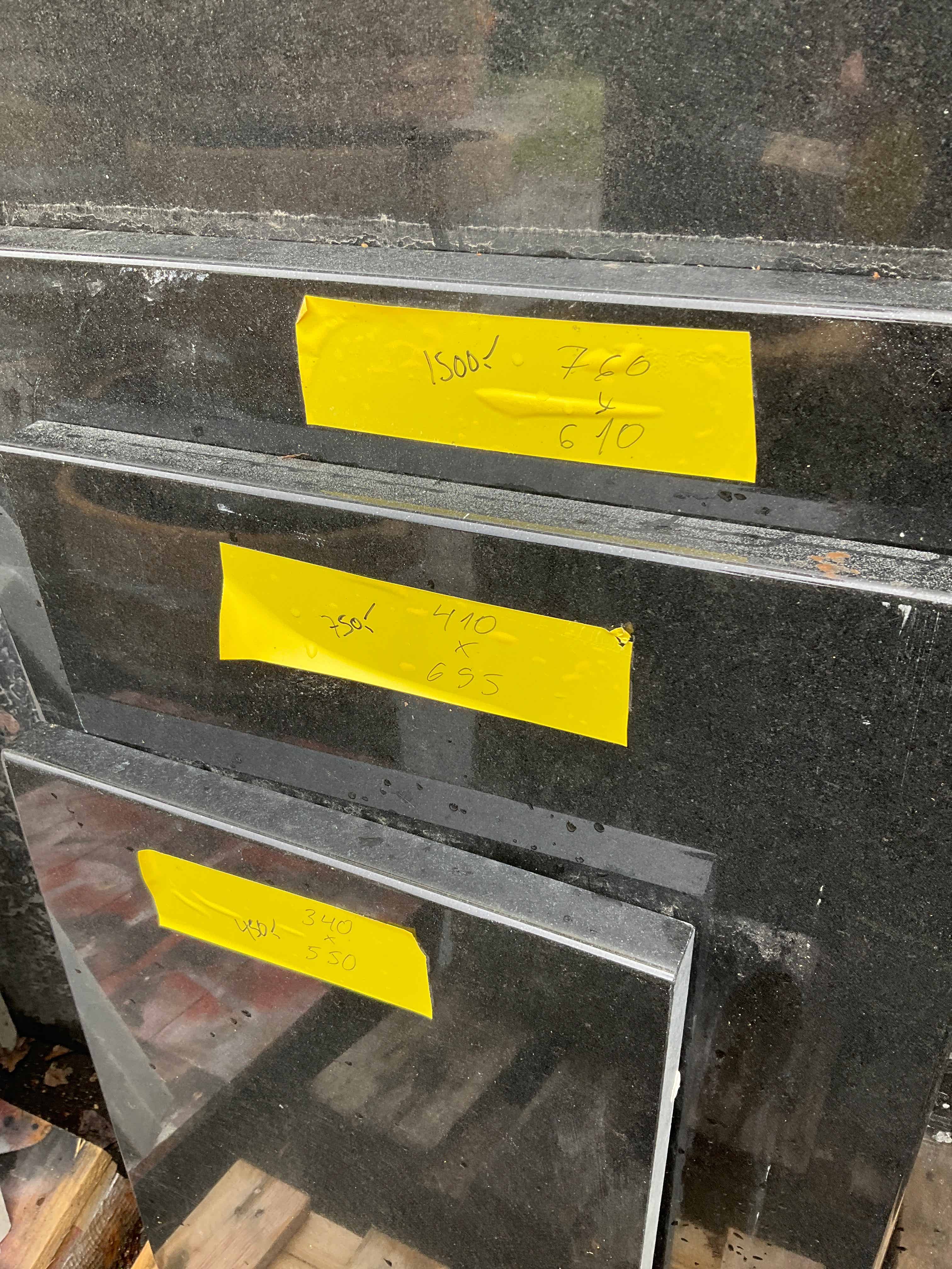 4 st delar.1 st 710 x 2400 mm. 9500kr1 st 760 x 610 mm. 1500kr1 st 410 x 695 mm. 750 kr1 st 340 x 550 mm. 450 kr