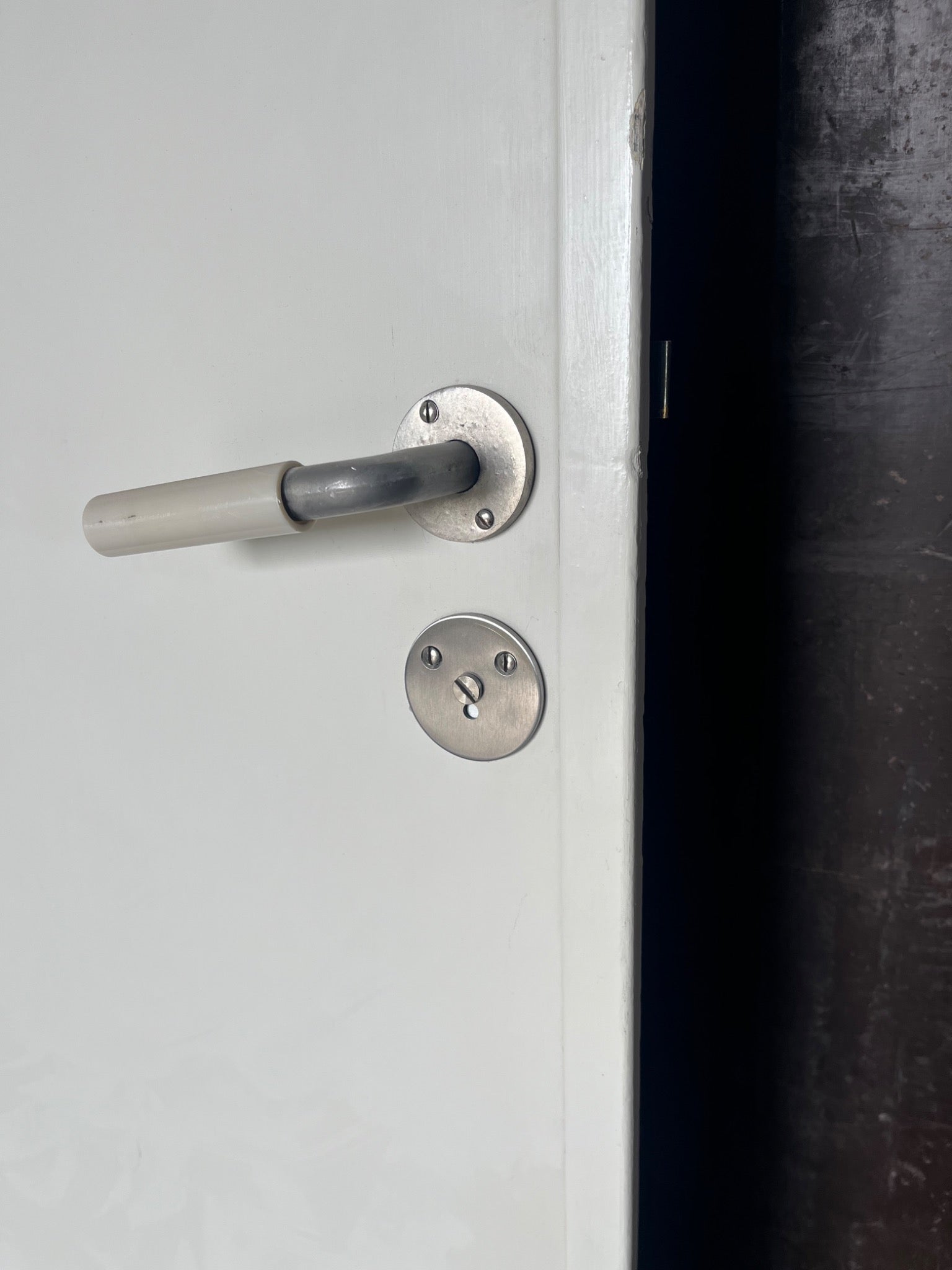 Kommer med handtag och wc-vred