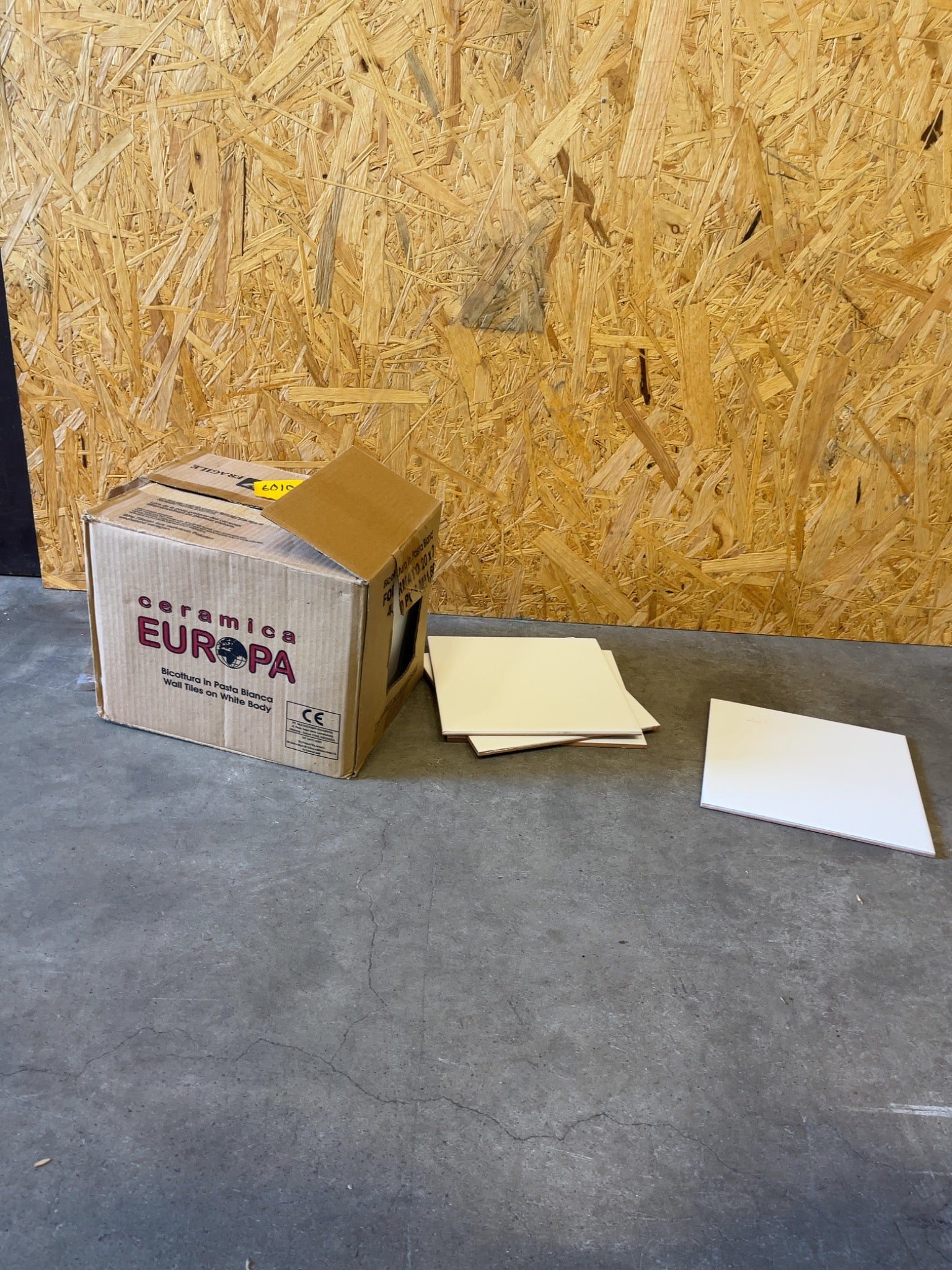 20x20 matt vitt kakel från Ceramica Europa. Totalt 9.6 kvm. Priset gäller för hela partiet 9.6 kvm.